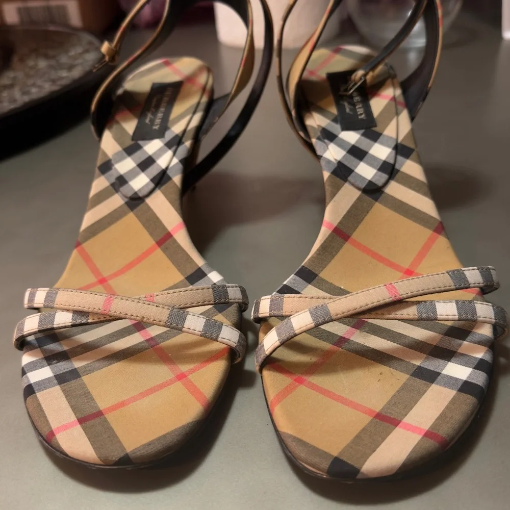 Burberry Women’s Hansel Ankle Strap Sandals Size 40 - Picture 3 of 9